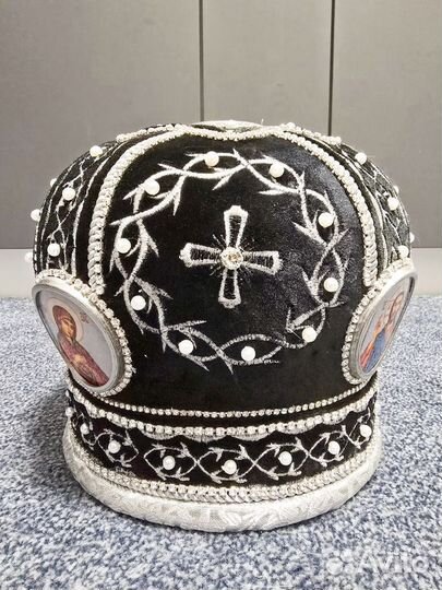 Митра чёрная