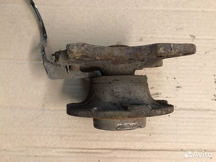 Задняя правая цапфа Peugeot 307