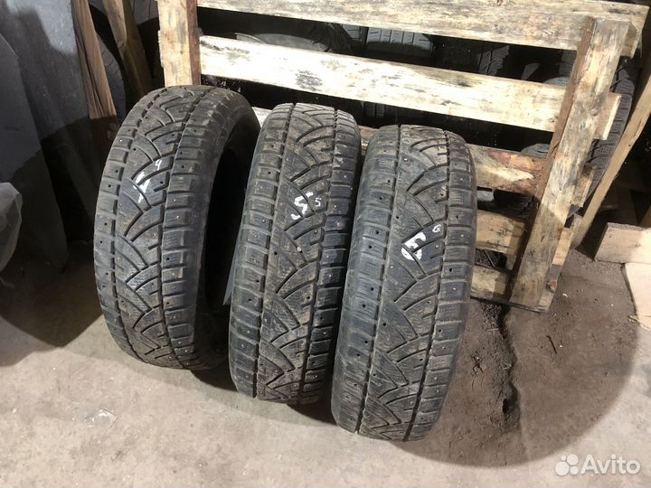 Cooper Weather-Master S/T 3 215/65 R16