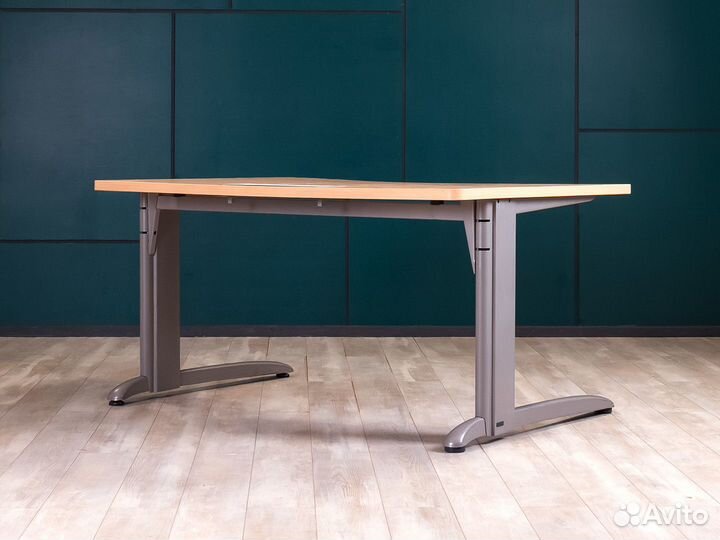 Компьютерный стол Steelcase Франция