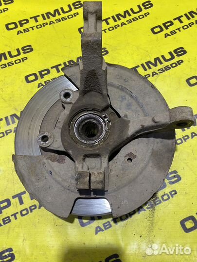 Поворотный кулак правый Renault Logan 1