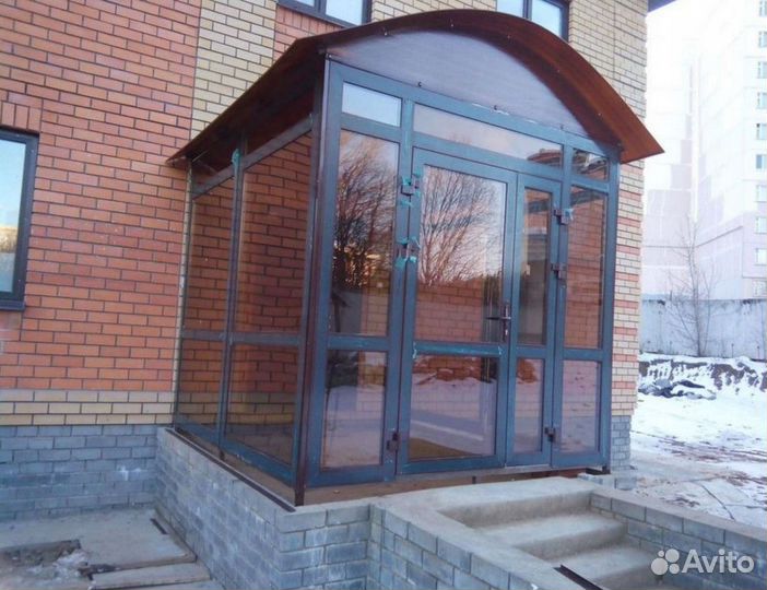 Пластиковая дверь / входная группа