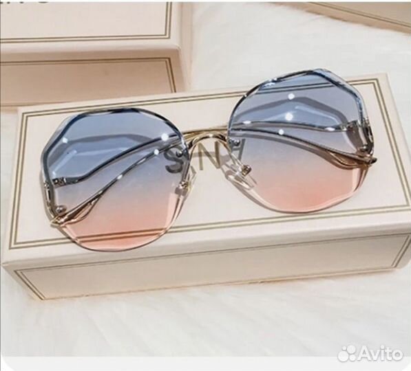 Солнцезащитные очки Новые