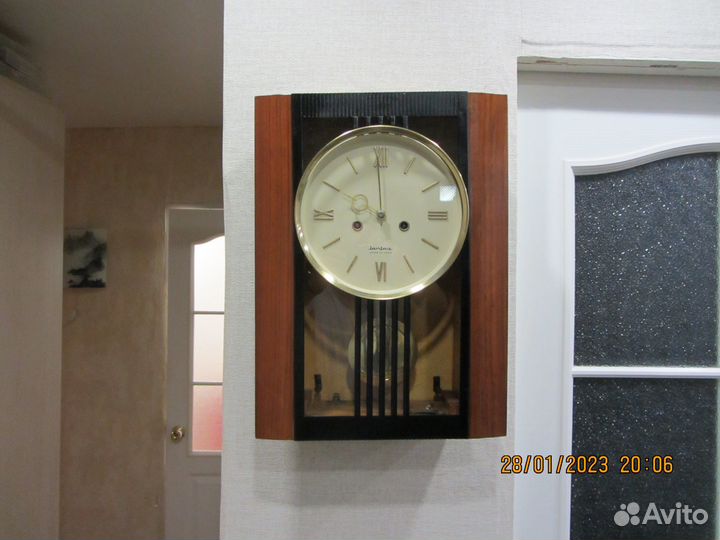 Часы старинные Янтарь в экспортном исполнении
