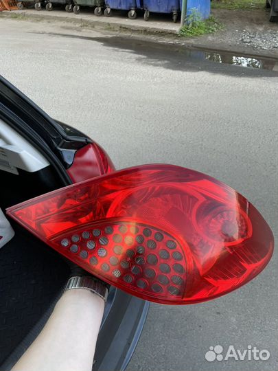 Фонарь задний правый Peugeot 207