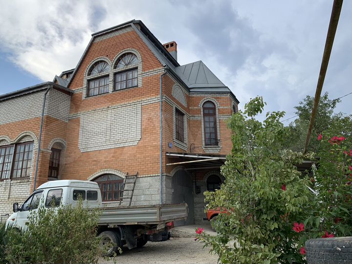 Дом 295 м² на участке 15 сот.