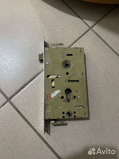 Ремонт и замена дверных замков