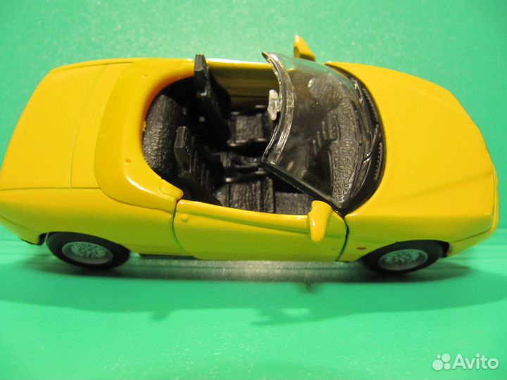 Модель Alfa Romeo Spider 1 38 Welly новая