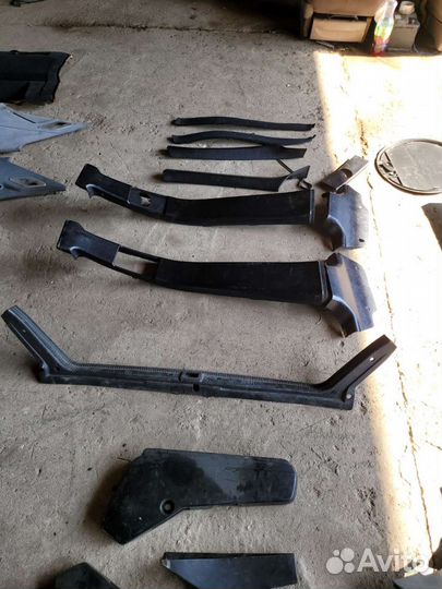 Передние и средние накладки стоек салона на 140