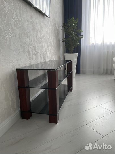 Стеклянная тумба под тв