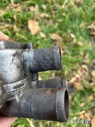 Корпус термостата на hyundai accent