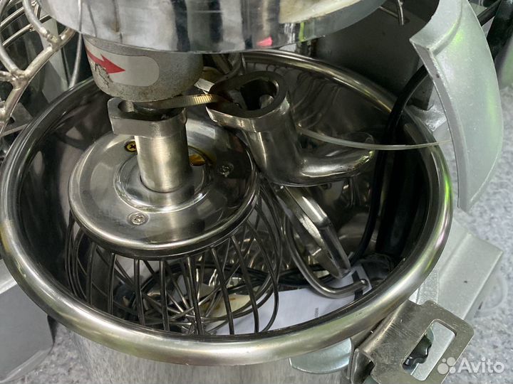 Миксер, взбивальная машина на 10Л /220 новый