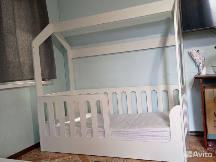 Детская кроватка домик бу