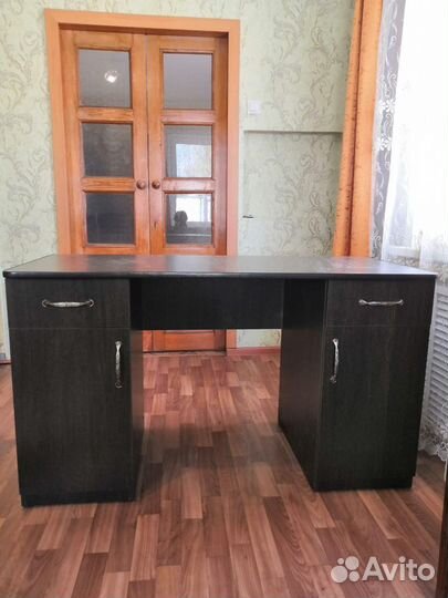 Письменный стол