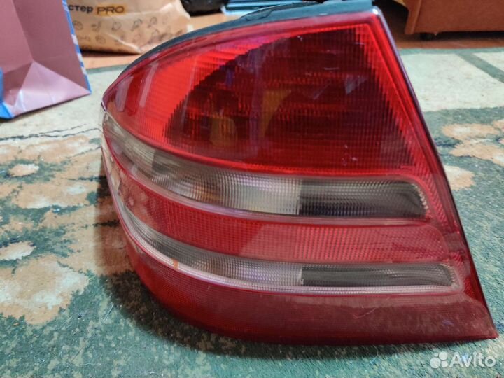 Задние фонари на Mercedes Benz