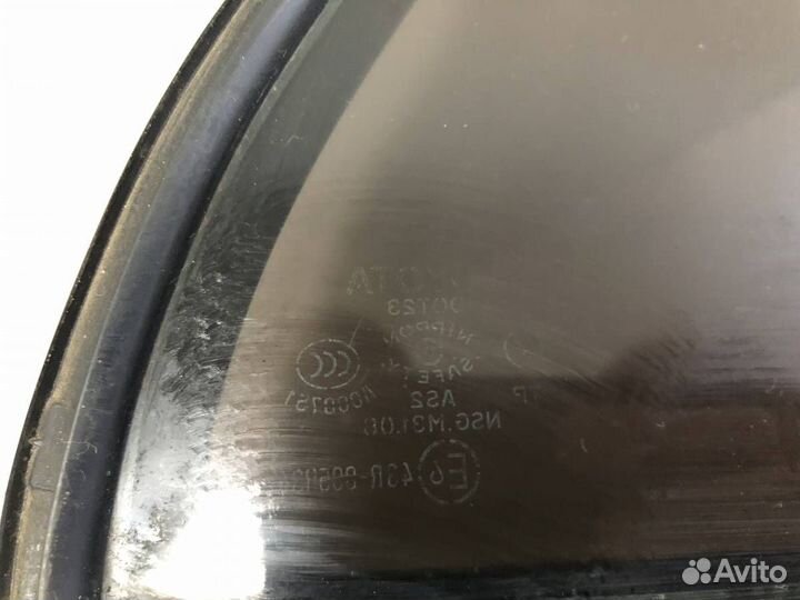 Стекло двери задней правой форточка Toyota Corolla