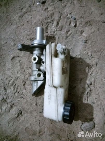 Главный тормозной цилиндр Renault Megane III