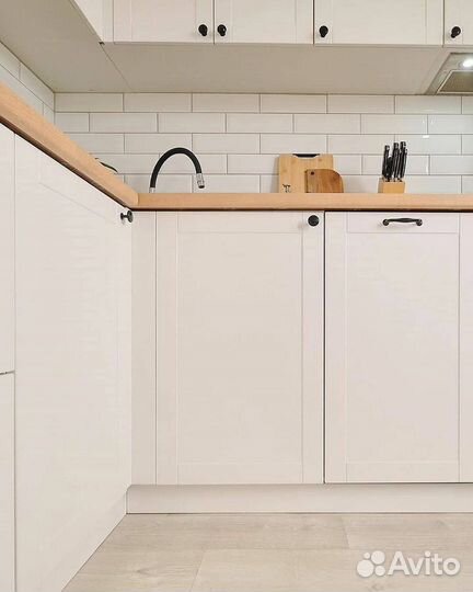 Кухня под потолок с подсветкой на заказ Озерки