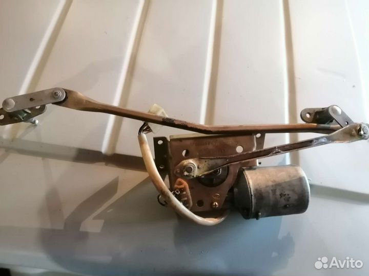 Двигатель стеклоочистителя с трапецией в сборе