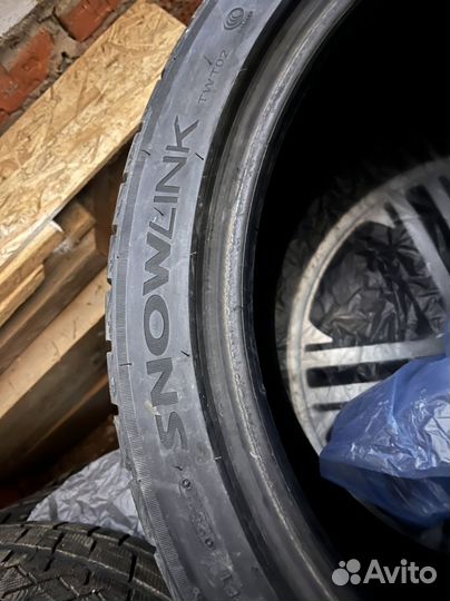 Triangle Snowlink TWT02 275/40 R20 и 315/35 R20
