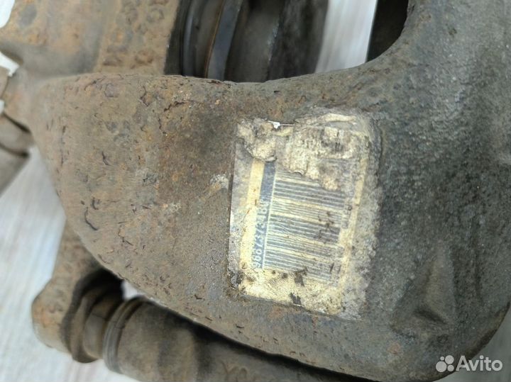 Суппорт передний правый Peugeot 308