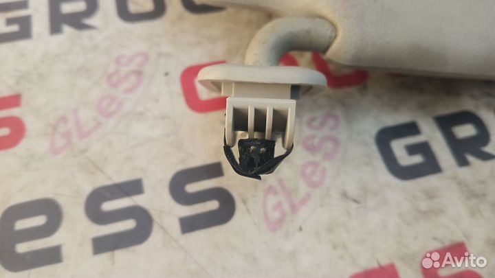 Козырек солнцезащитный BL R б/у