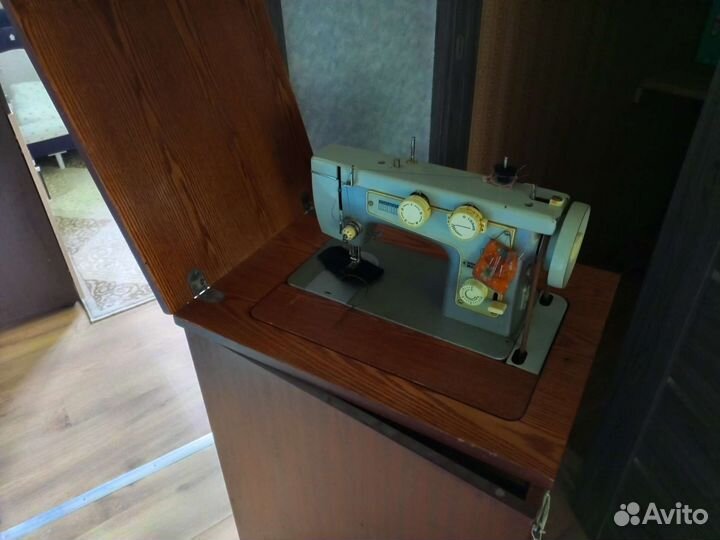 Швейная машина Подольск 142