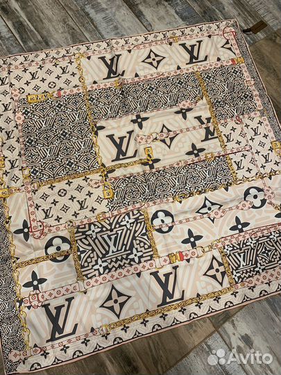 Шелковый платок бандана Louis Vuitton пудровый