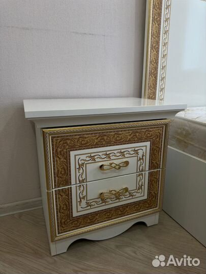 Спальный гарнитур бу белый