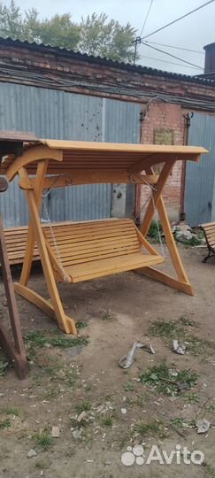 Качель садовая с крышей 