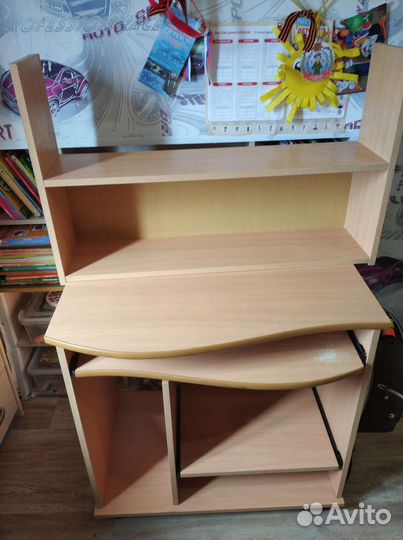 Компьютерный стол, полка