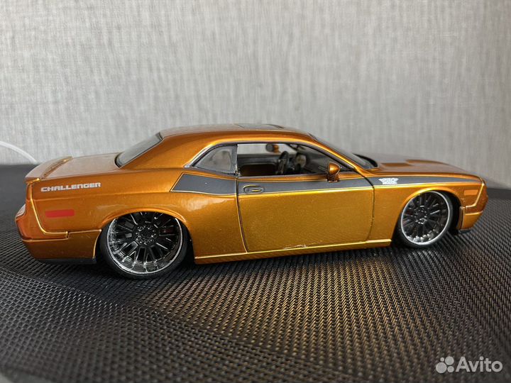 Dodge Challenger Maisto 1:24