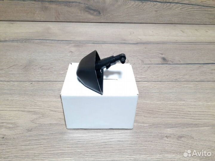 Омыватель фар правый Freelander 2 L359 LR003850