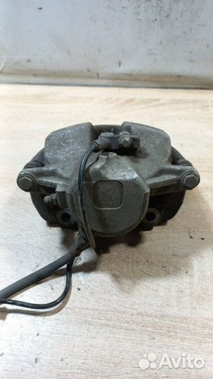 Суппорт тормозной передний правый Mercedes-Benz