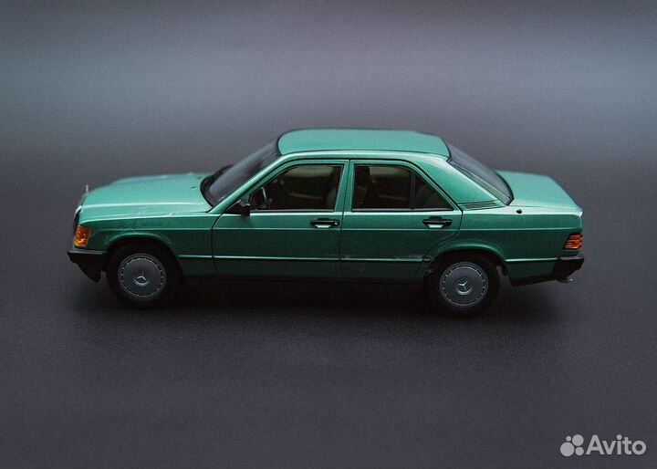 Mercedes-Benz 190E (W201) 1982 Green Metallic