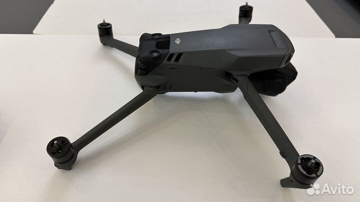 Квадрокоптер DJI Mavic 3 Pro