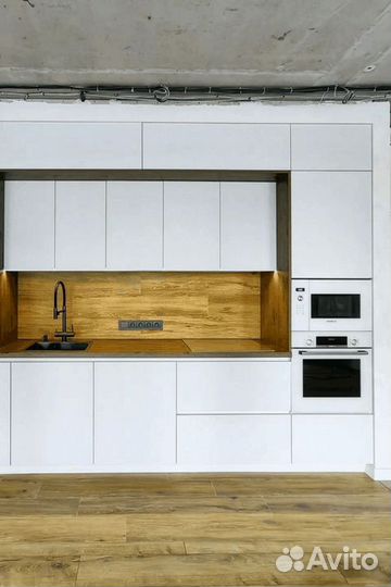 Кухня белая прямая