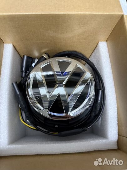 Камера заднего вида в значок Volkswagen