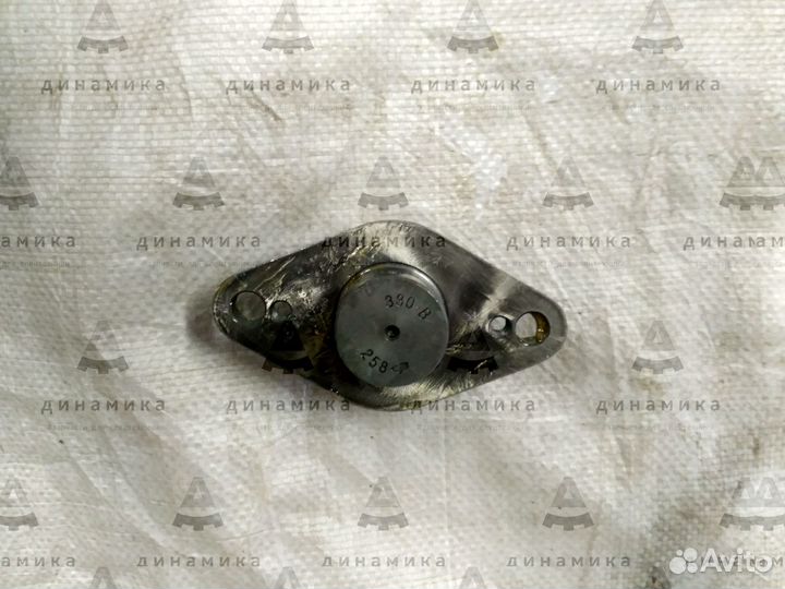 Вал паразитной шестерни распредвала двигателя ориг