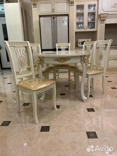 Столы и стулья