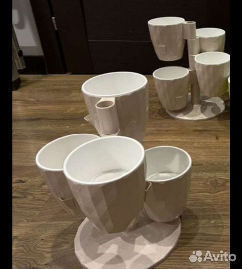 Кашпо с автополивоп.В каждом 4 горшка