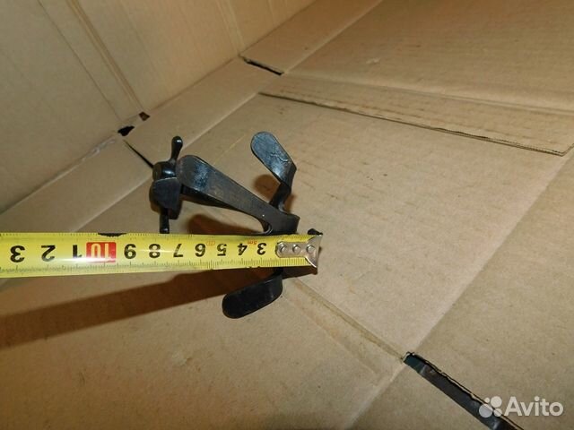 Старинный крючок-вешалка в виде собаки для ключей