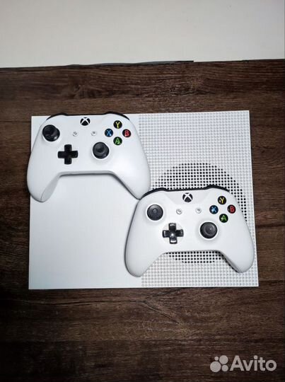 Xbox One S 2 геймпада 1tb