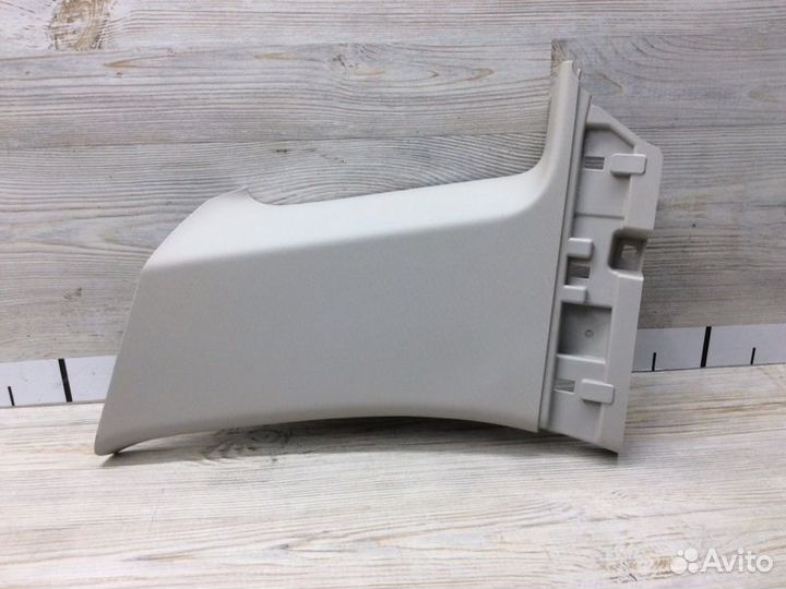Обшивка багажника задняя правая Renault Duster