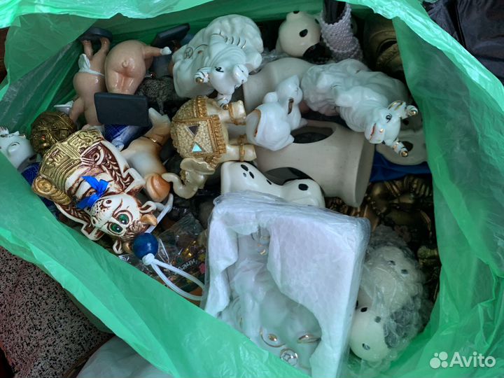 Сувениры фигурки