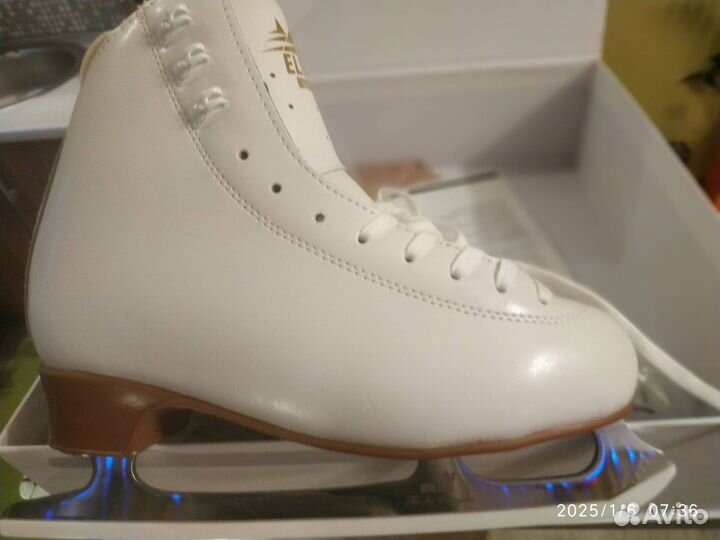 Продам фигурные коньки