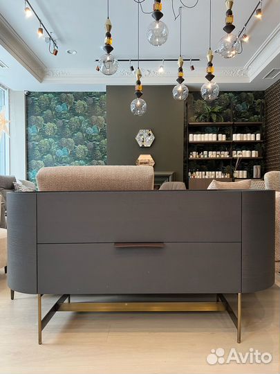 Итальянский овальный комод