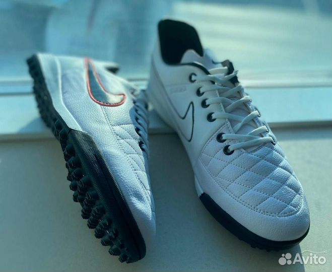 Бутсы Nike Tiempo TF белые