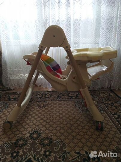 Стульчик для кормления и памперсы