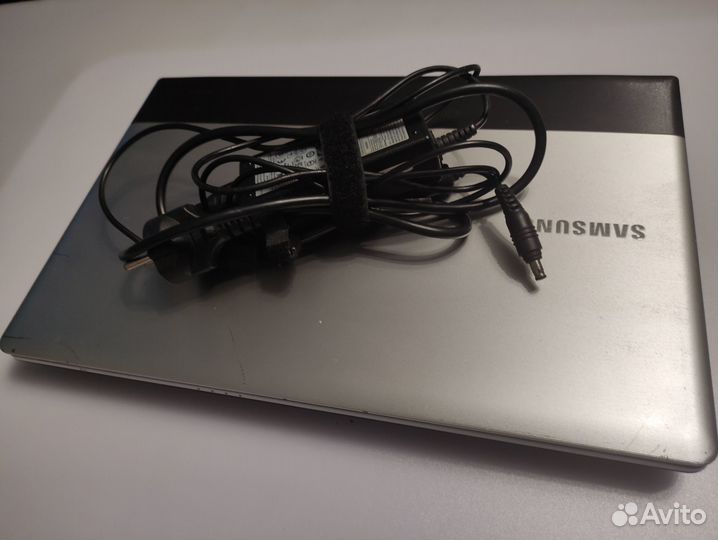 Ноутбук Samsung NP300E5A-S06